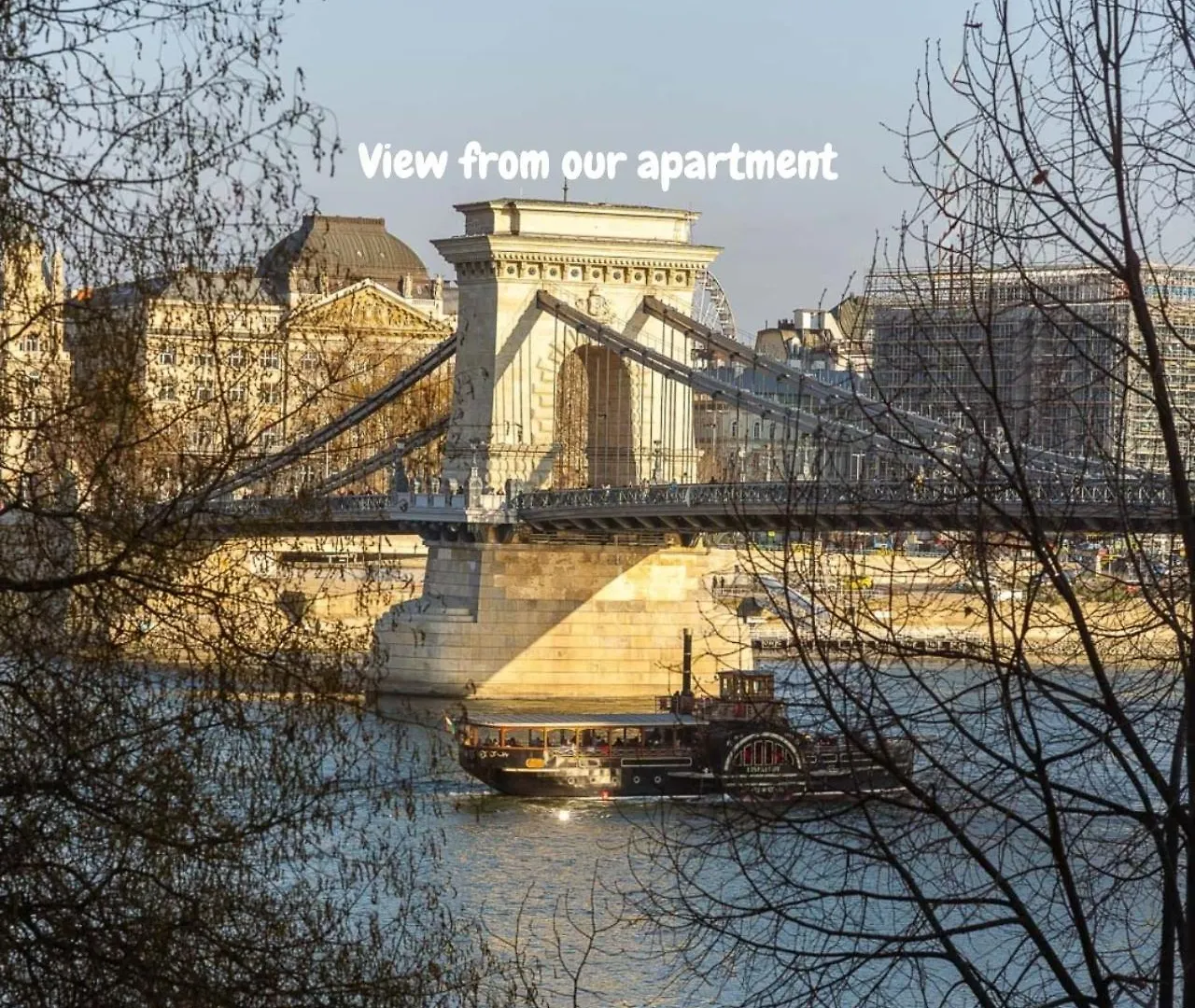 Danube Waterfront View At Chain Bridge Budapešť