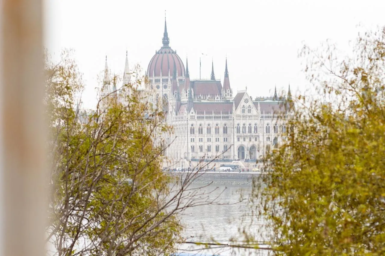 Danube Waterfront View At Chain Bridge Budapest 0*,